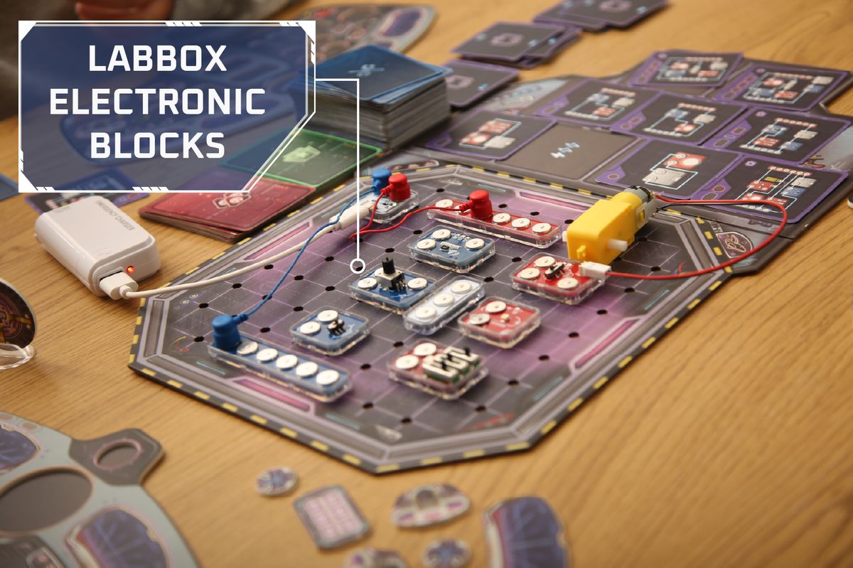 Labbox Electronic Blocks on the circuit board